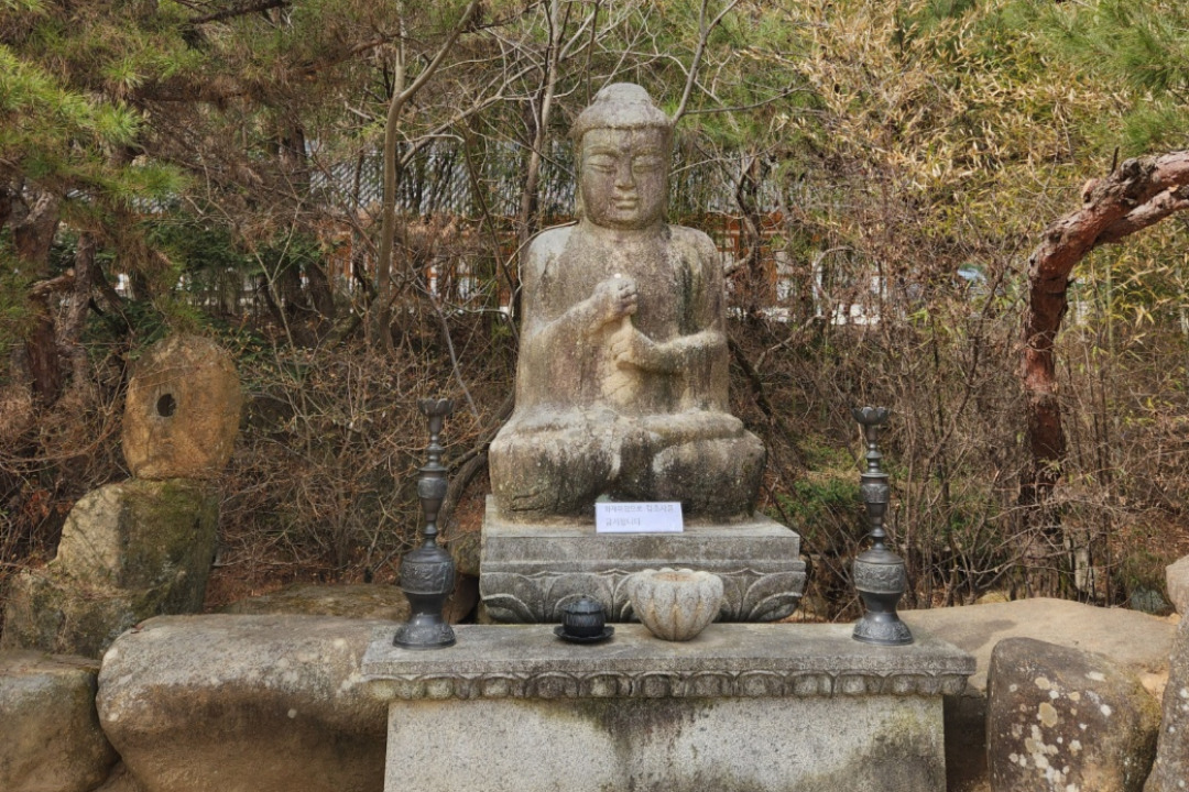 팔공산 석굴암(제2석굴암) 석조비로자나불좌상(유형문화재258호)